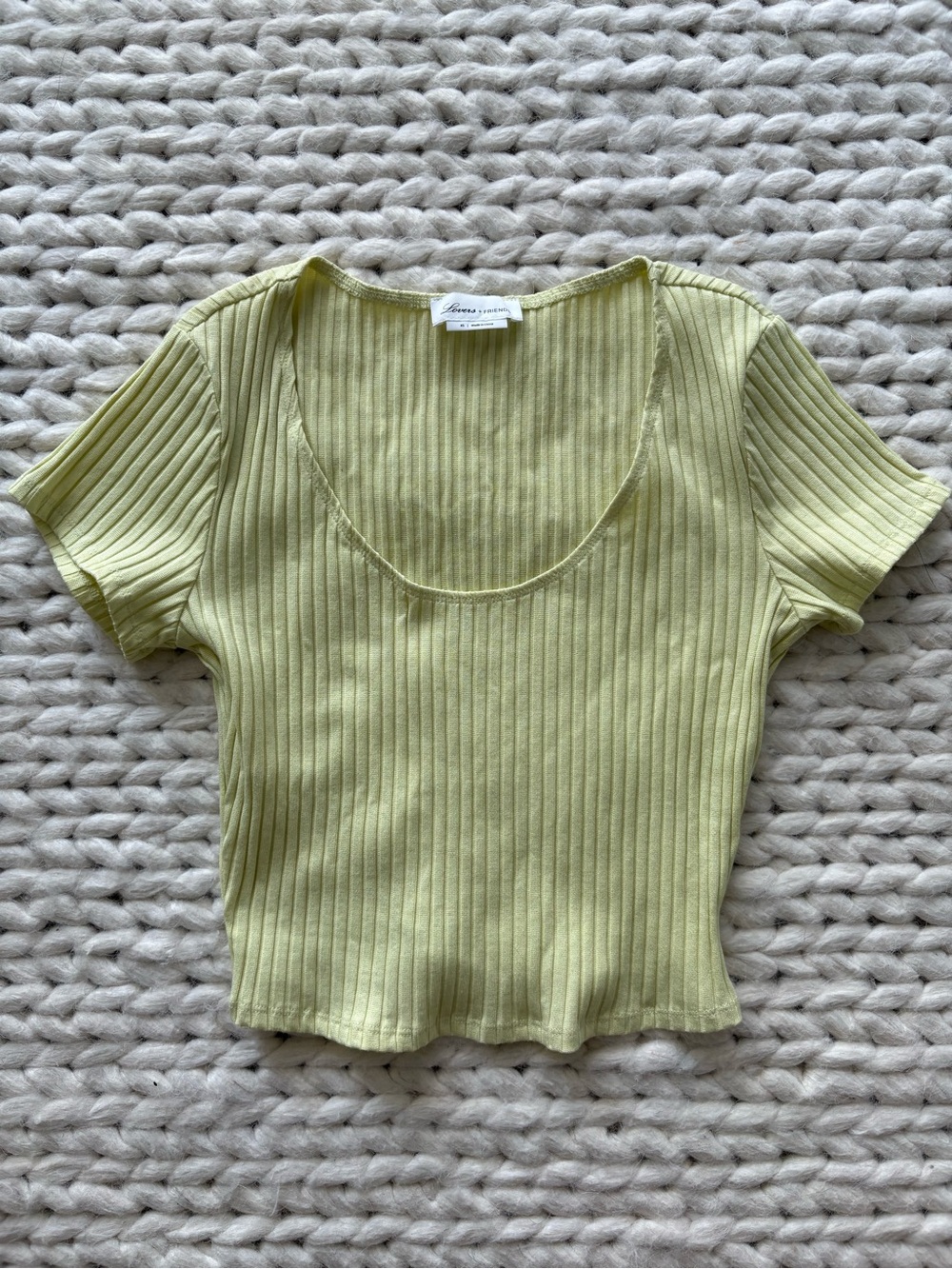 Lovers + Friends
Coco Tee
Color: Honeydew Green
XS
Scoop-Neck Crop Top - Picture 4 of 5